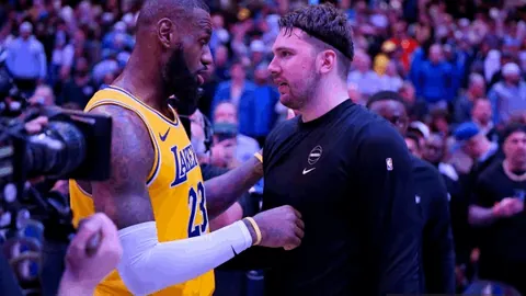 南京室内田径世锦赛女子3000米决赛：精彩瞬间回放